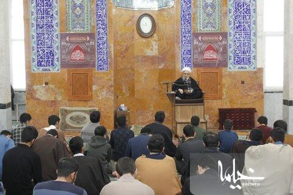 سومین روز اعتکاف طلاب خوی انجام شد