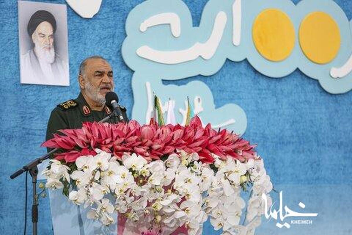 دشمنان ایران تمام شئون زندگی ملت را به میدان جنگ تبدیل کردن