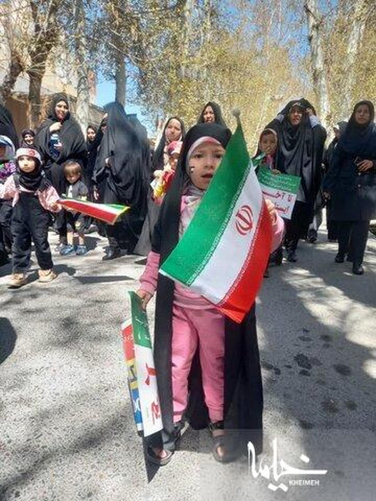 حضور بانوان طلبه مدرسه علمیه فاطمیه محلات در راهپیمایی روز قدس