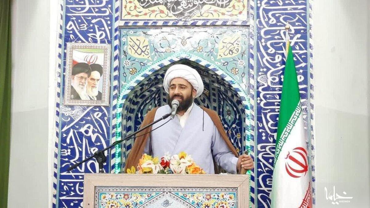 امام خمینی (ره) همواره در صف مقدم میدان بود