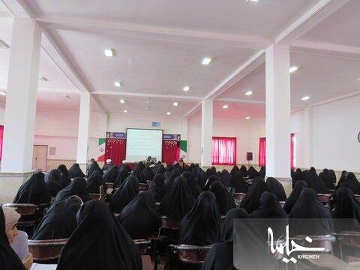 طلاب خواهر در زمینه تبلیغ و پژوهش بسیار موثر هستند