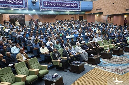 امام رضا(ع) همچون خورشیدی تابان بر زندگی همه می‌تابد