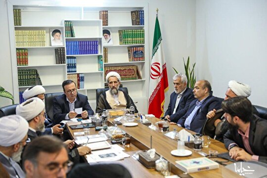 هر چه از قرآن دور شویم، مشکلات ما بیشتر می شود