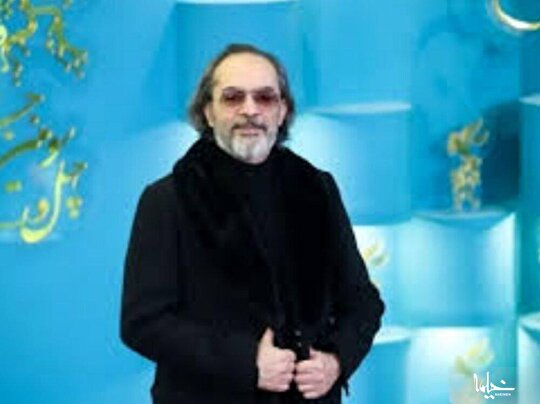 چهره هنر انقلاب به کارن همایونفر اهدا شد