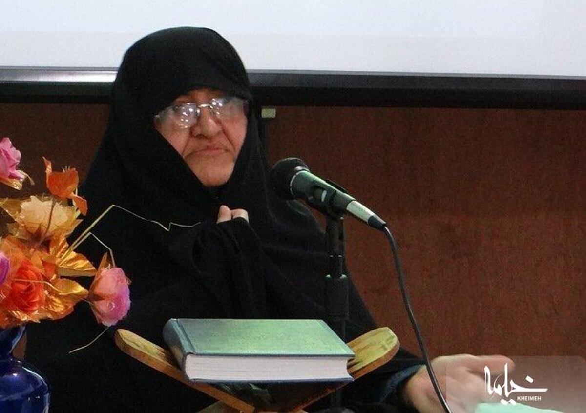 حوزه‌های علمیه متکفل تحقق دین در جامعه هستند
