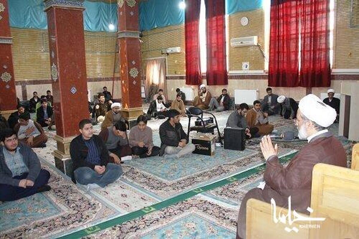 جلسات قرآنی در روستاها برگزار شود