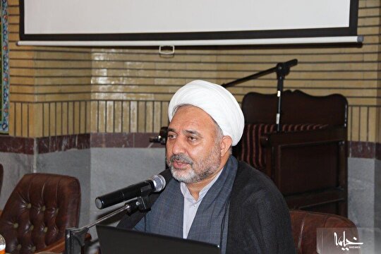 روحانیت با در کنار مردم بودن معنا پیدا می‌کند