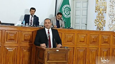 عالمان دین وارثان انبیا و حافظان شریعت‌ هستند