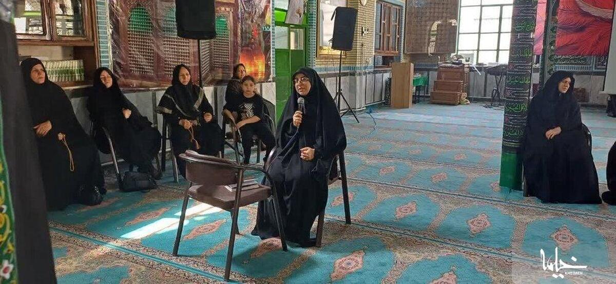 بانوان با الگوگیری از حضرت زینب(س) در خط مقدم جهاد تبیین حضور داشته باشند
