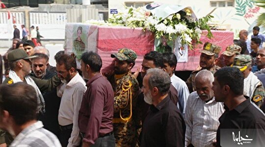 خانواده سرباز شهید بیرق‌ فرد تقدیر شدند